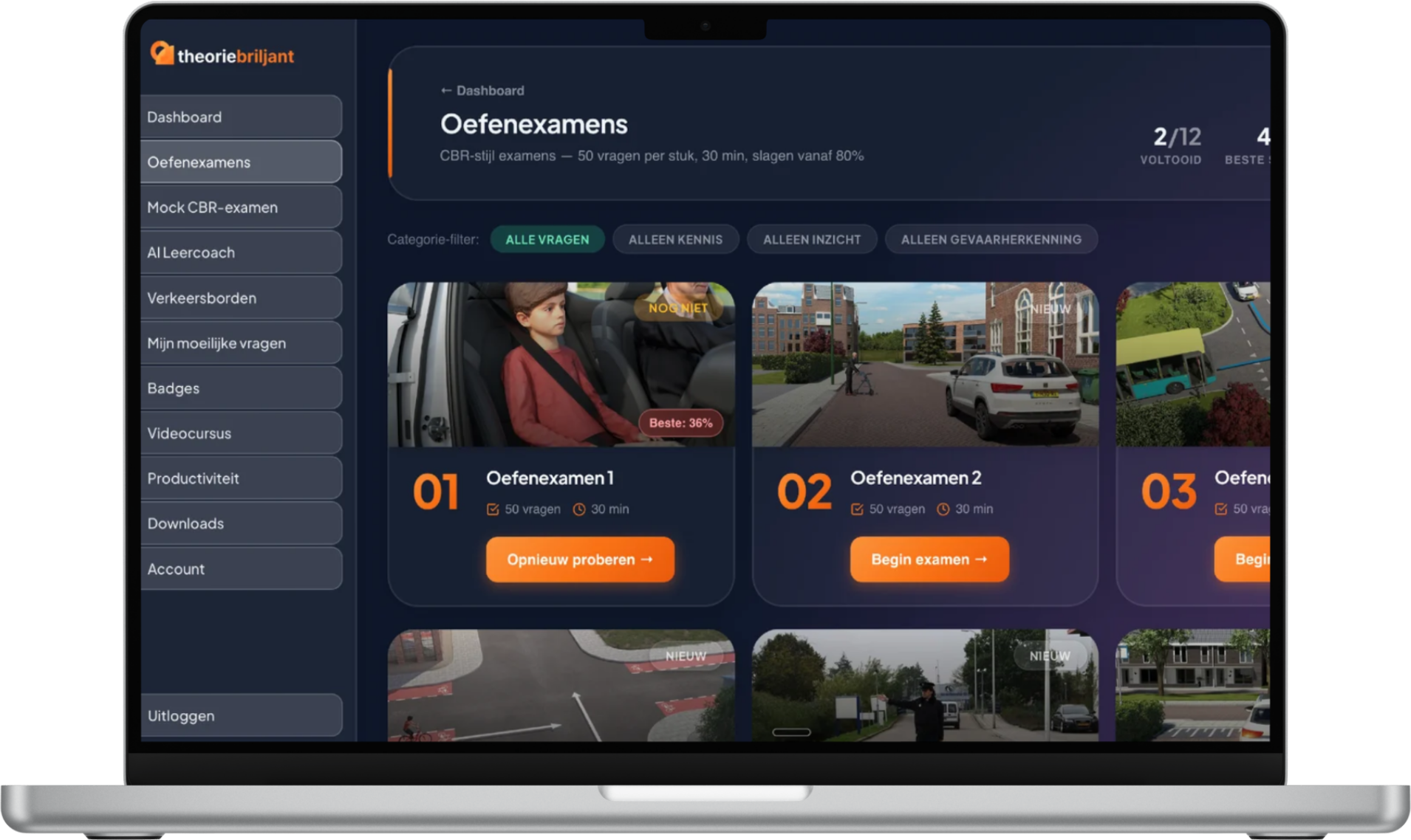 Theoriebriljant studentendashboard op een laptop